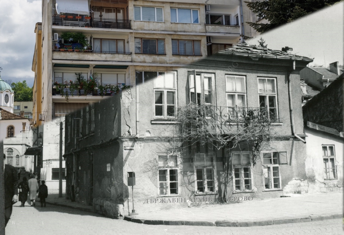 Улица "Априловска"